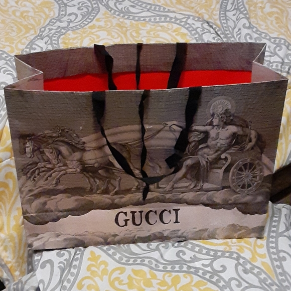 Gucci Limited Edition Paperbag - Picture 5 of 16